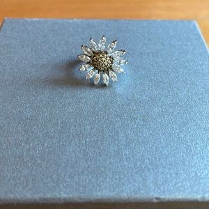 Sterling Silver Flower Ring Size 6